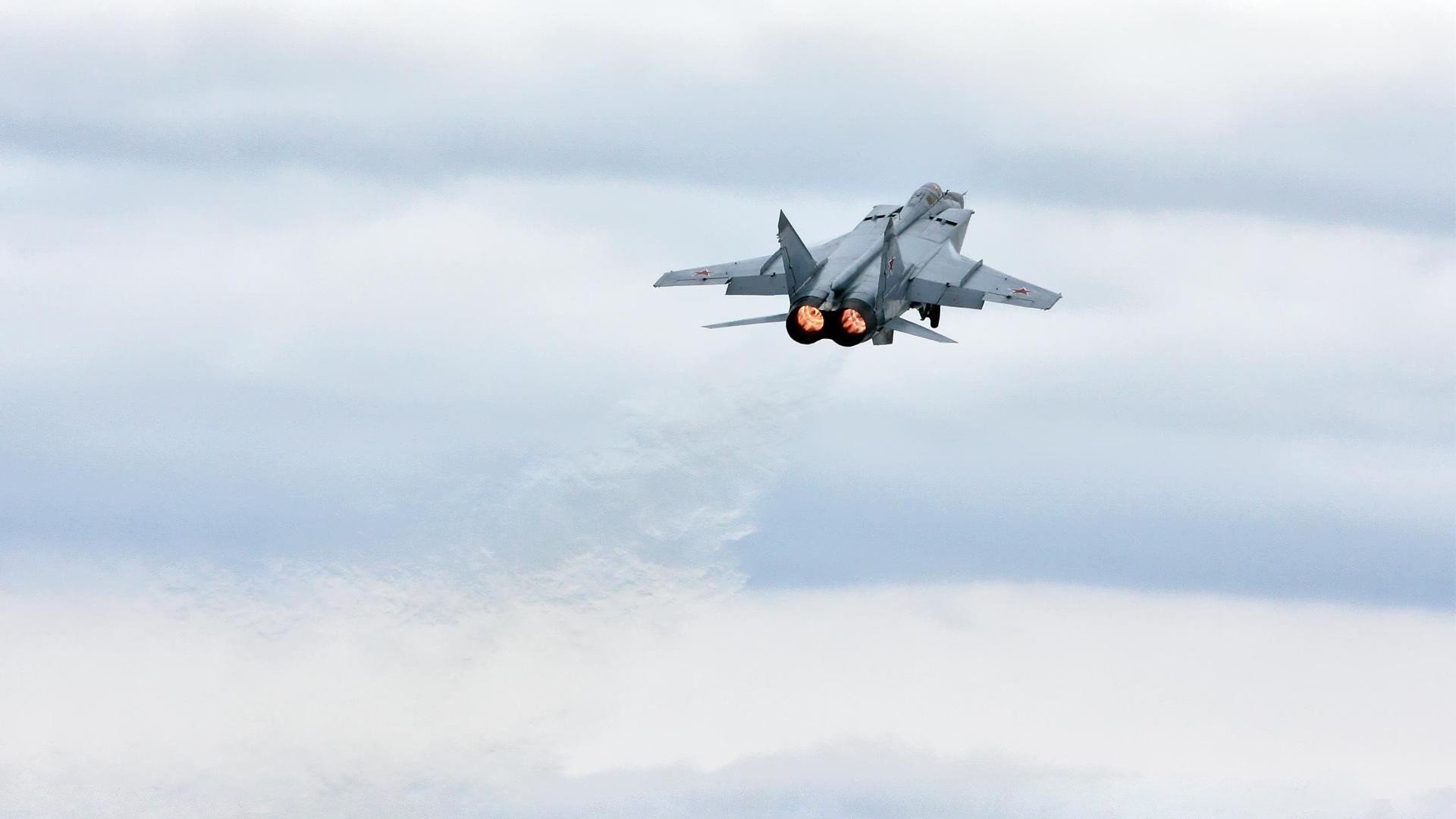 开云官方网站-国足场上指挥清晰，核心球员作用凸显，中国足球指导