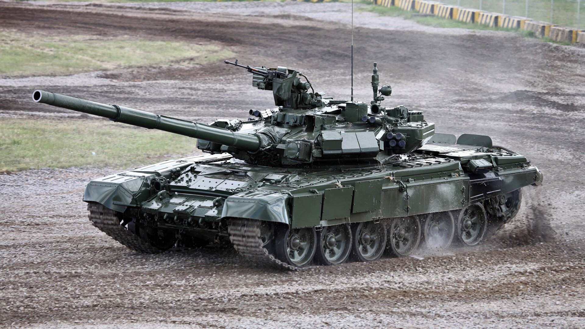 巴列卡诺队努力突破，争夺前进位置，巴列卡诺球员