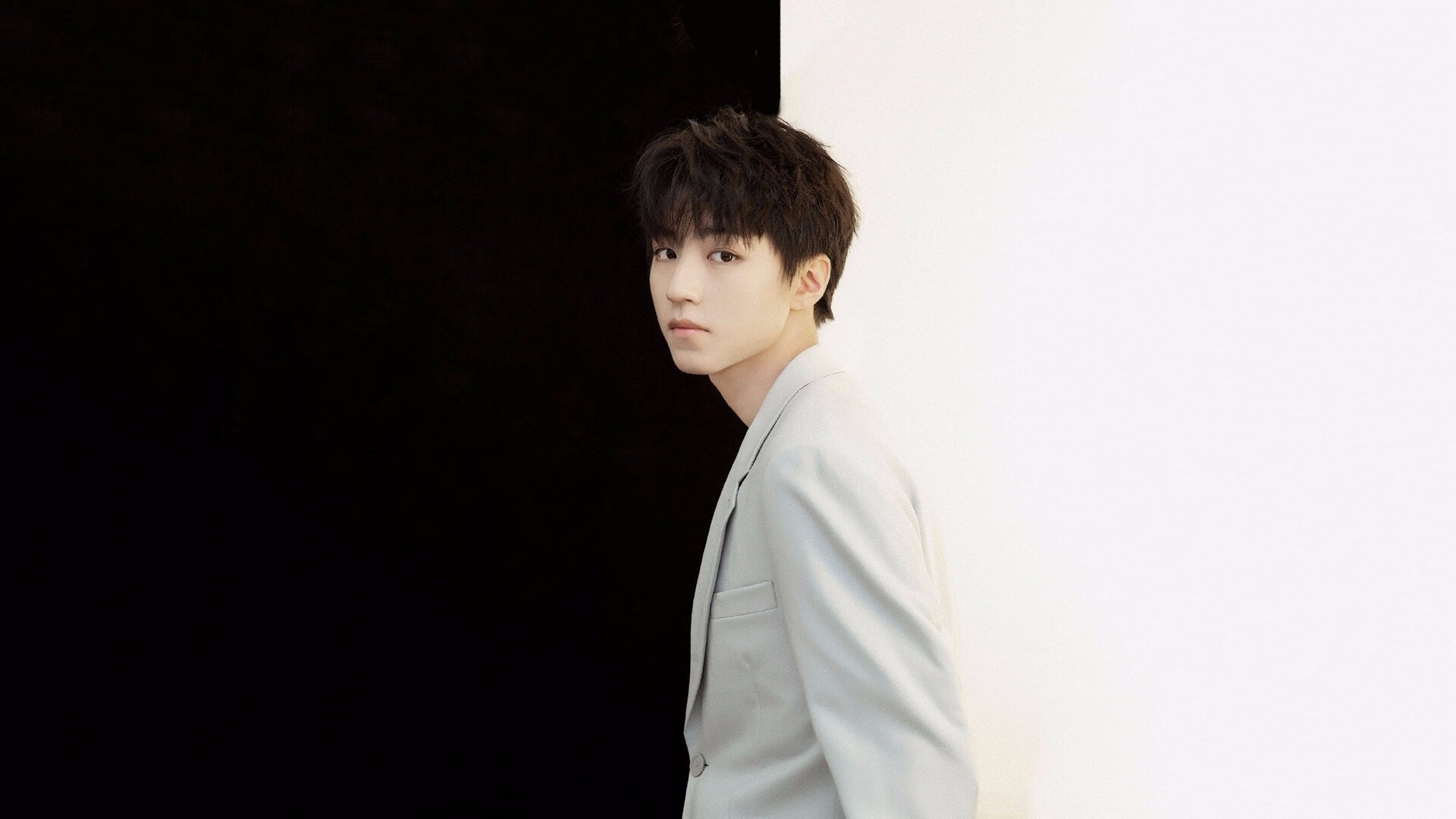 kaiyun官方入口登录-乔治·巴尔：出色的防守和高效的传球能力使他成为全黑队战术核心