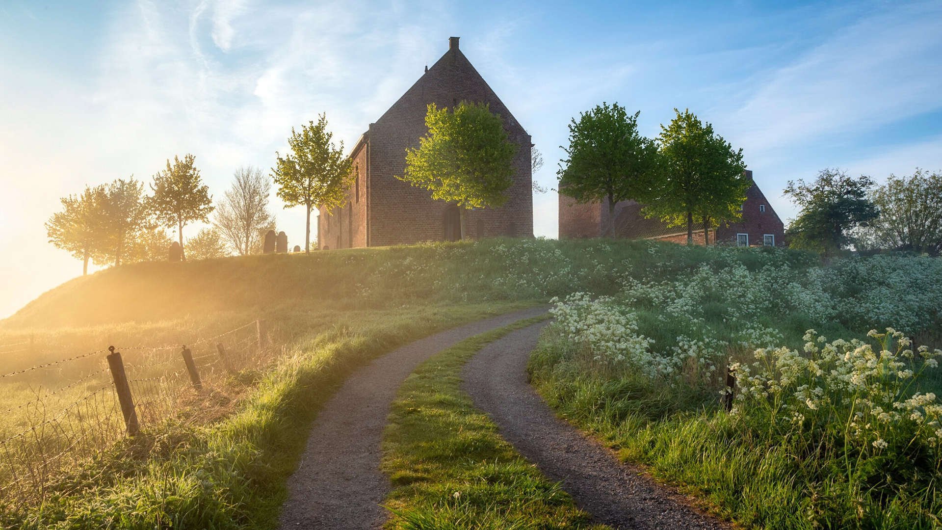 足球特色课程覆盖初高中形成系统化教学模式，足球特色课程的理念